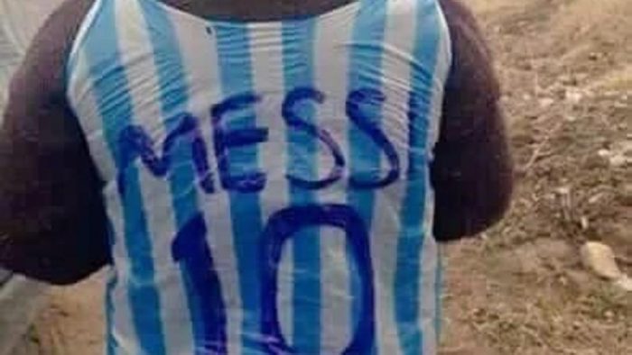 [Video] El niño afgano que emociona al mundo con su camiseta de Messi