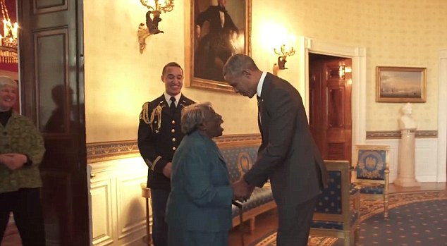 [Video] Emotiva reacción de mujer de 106 años, al visitar por primera vez la Casa Blanca