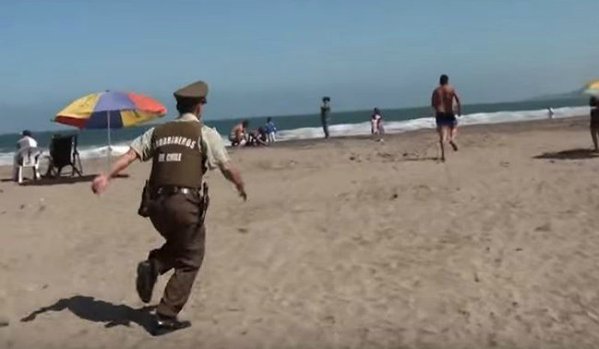 [Video] Ladrón, en el litoral central, se lanza al mar para evitar ser detenido