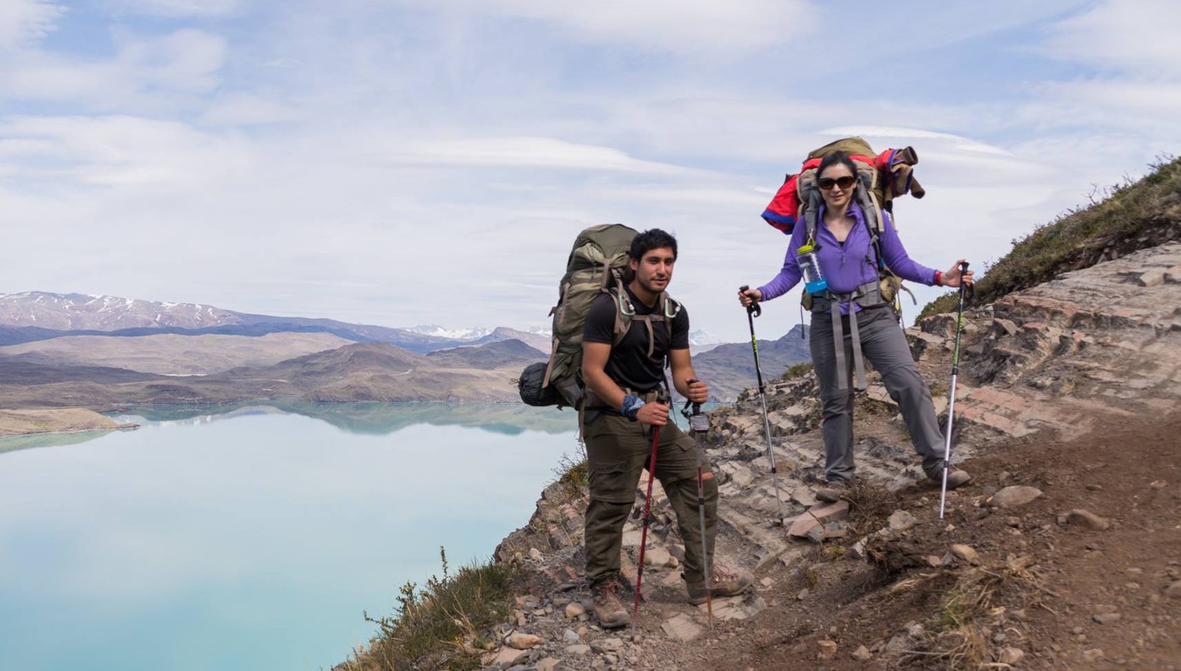 Qué no puede faltar en tu maleta de viaje de Senderismo