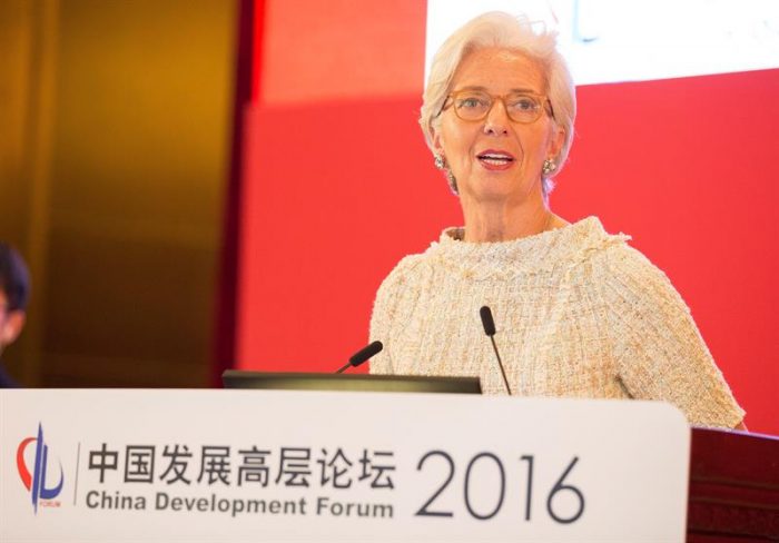 Lagarde advierte de que puede haber «baches» en la transición económica de China