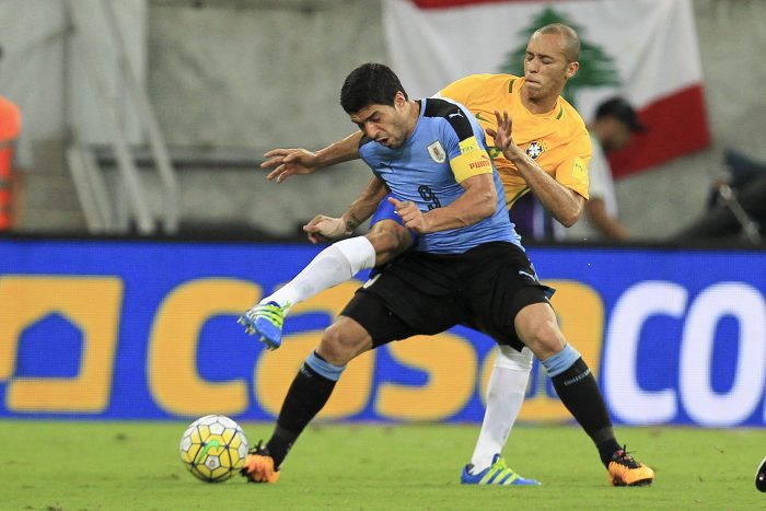 Suárez y Cavani obran la remontada de Uruguay ante Brasil