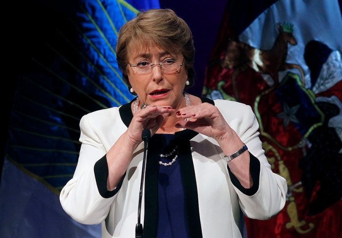 Bachelet en clave horizontal: «Si la recuperación democrática tuvo como sesgo los acuerdos de elites, hoy es inevitable un giro hacia la deliberación ciudadana”