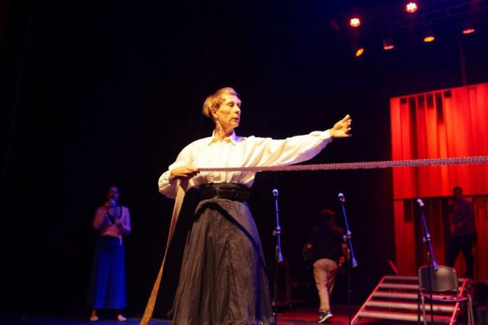 El renacer del Teatro Oriente: Obra inspirada en poemas de Gabriela Mistral es una de las apuestas para la noche de apertura