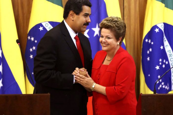 Maduro acusa un golpe de Estado «mediático y judicial» contra Rousseff