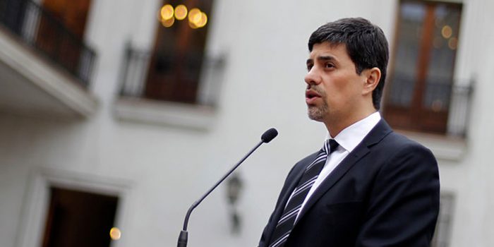 Díaz calificó situación de Longueira como un hecho que atenta contra la democracia