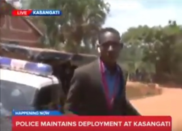[Video] Detienen a periodista en Uganda mientras transmitía un despacho