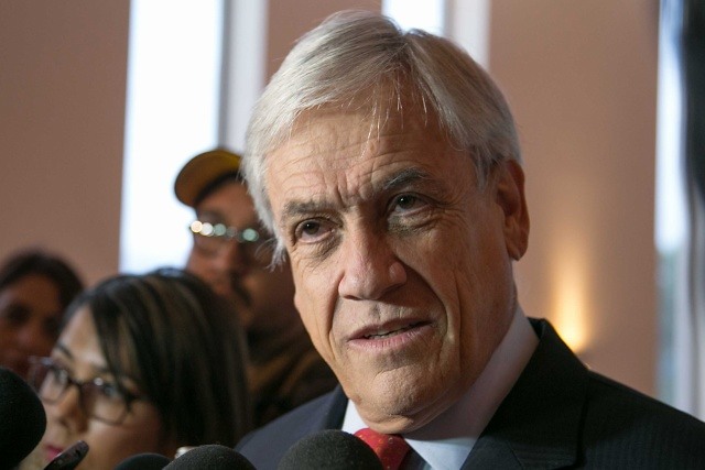 Piñera dice que las reformas de Bachelet «son un gran error» y La Moneda le responde: «Son frases para la galería»