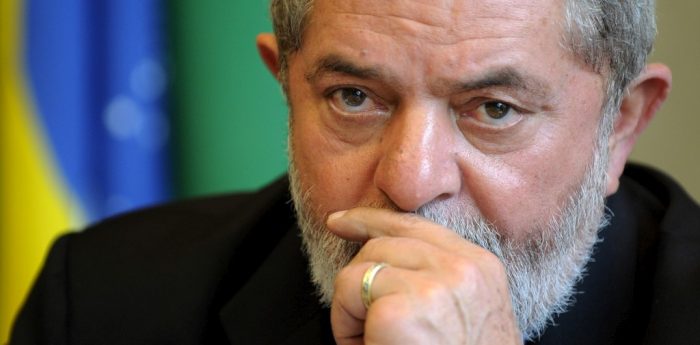 Fiscalía acusa a Lula da Silva por ocultar propiedad de lujo