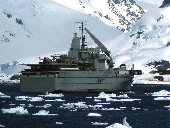 Científicos y marinos chilenos colaboran para descifrar el origen de la Antártida