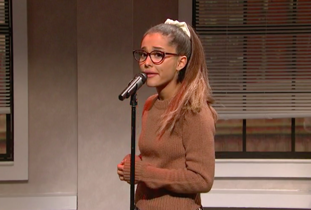 [Video] Ariana Grande, en el programa «Saturday Night Live», imita a  Shakira y Rihanna