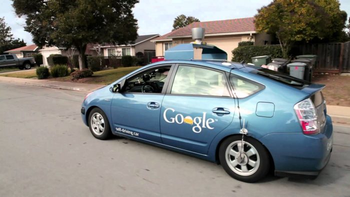 Auto sin conductor de Google choca con autobús en Silicon Valley