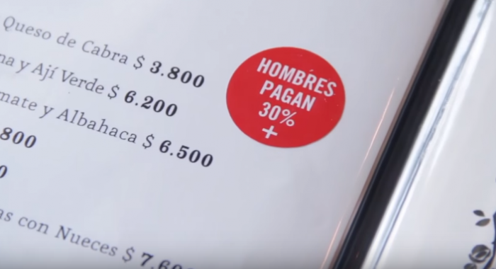 Video: ¿Cómo reaccionan los hombres chilenos cuando enfrentan la brecha salarial de las mujeres?