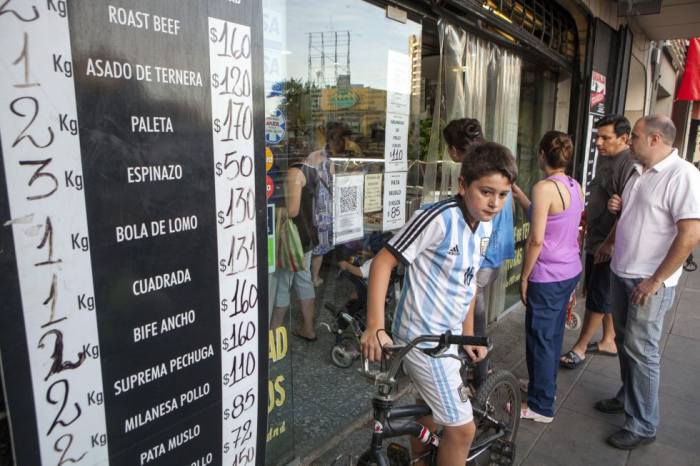 Como si fuera un asado: las recetas de Argentina para bajar su histórica inflación