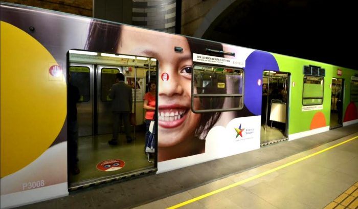 América Solidaria inaugura colorido tren del Metro que invita a construir una sociedad más justa