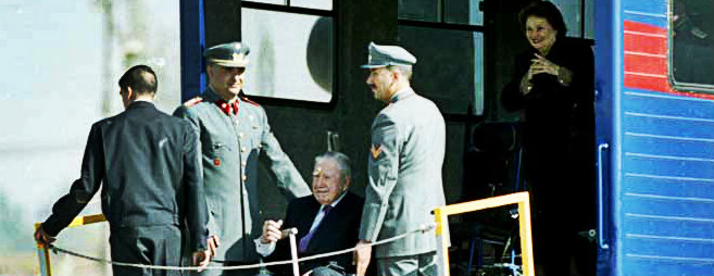 [FOTOS] Fotos ineditas a 16 años del regreso de Pinochet a Chile tras su arresto en Londres