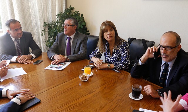 Reforma laboral: Bachelet cede ante senadores DC y acepta reemplazo interno en huelga