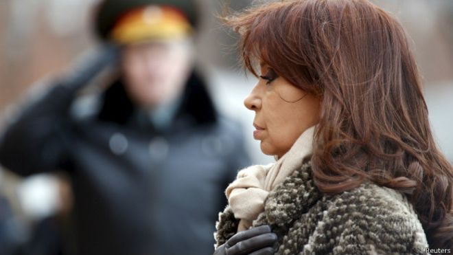 Bolsos, balanzas, bovedas: los objetos más curiosos del escandalo de corrupcion que complica a Cristina Fernández