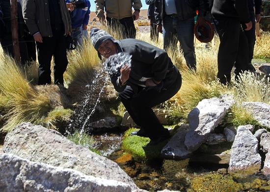 Evo Morales cuestiona que firma colombiana venda aguas del Silala en Chile