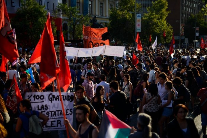 «No están dadas las circunstancias y el ambiente»: parlamentarios piden a estudiantes suspender marcha de mañana