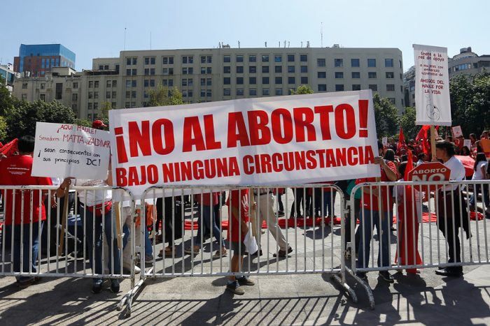¿Por qué hay chilenos que apoyan el “embarazo forzado” por violación?