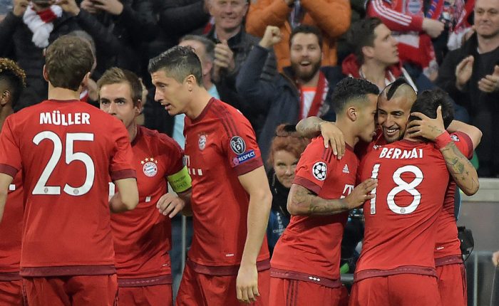 [VIDEO] Vidal marcó un gol en el empate que clasificó al Bayern a semifinales de la Champions