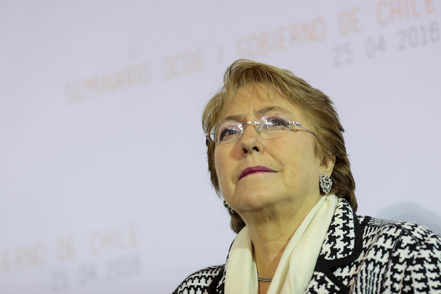 Bachelet se sube al carro de las pensiones y anuncia batería de medidas que marquen la agenda