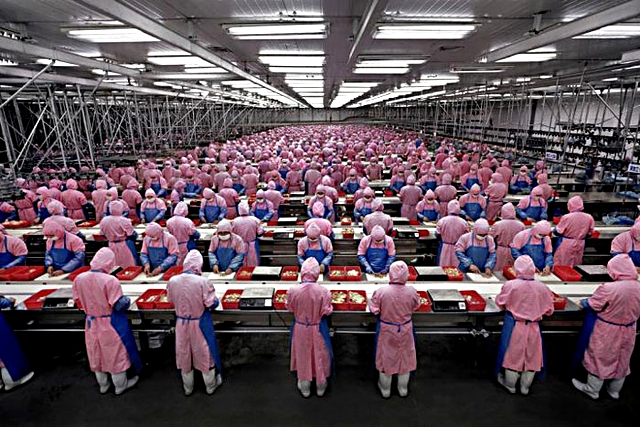 Detrás de escena, en la polémica fábrica de iPhones de China