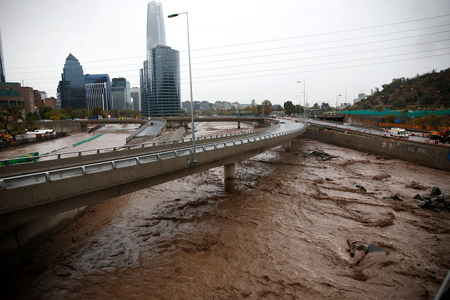 Al rojo el cruce de acusaciones entre MOP y Costanera Norte por responsabilidades asociadas al frente de mal tiempo