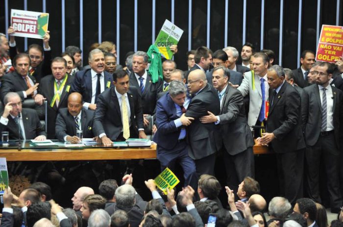 Petrobras, Ambev y tasas de interés:  7 recomendaciones  para inversionistas acerca de como «apostar»  a la crisis política en Brasil