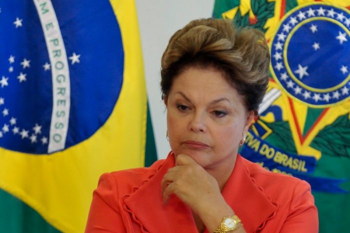 Rousseff prepara defensa ante comisión de Senado que debatirá posible juicio