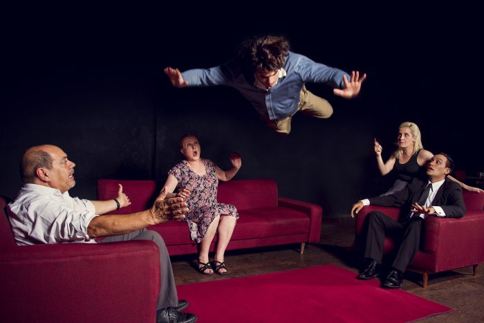 Obra «El loco de la camisa» en Teatro Finis Terrae, del 21 al 24 de Abril