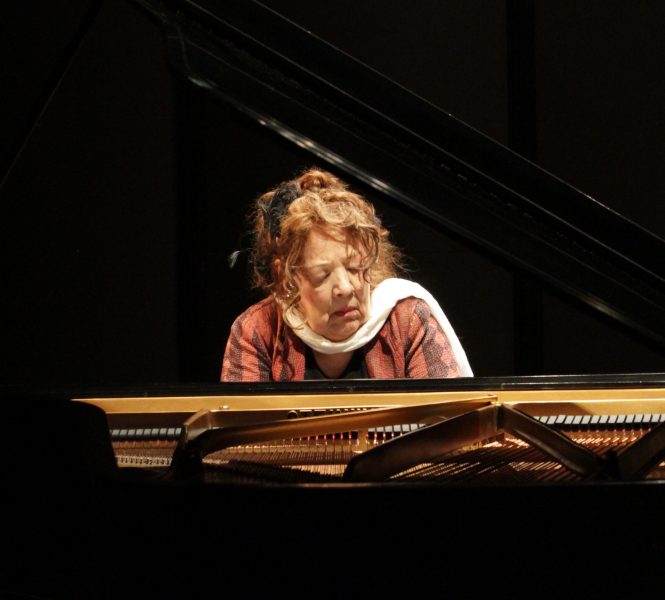 Contra su adversidad, pianista japonesa Fuzjko Hemming por primera vez en Chile