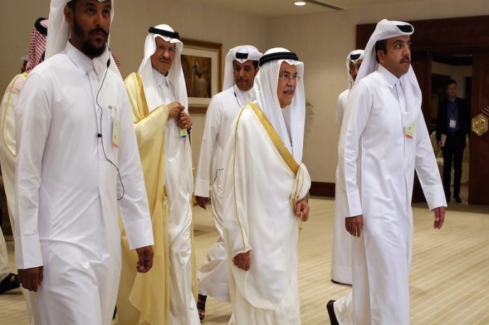 Petroleo se derruba ante fracaso de conversaciones de Doha para congelar producción