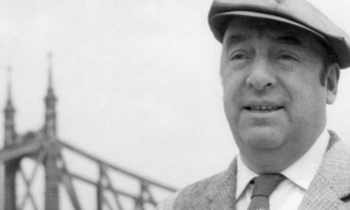 Familiares de Pablo Neruda entierran de nuevo sus restos en Isla Negra