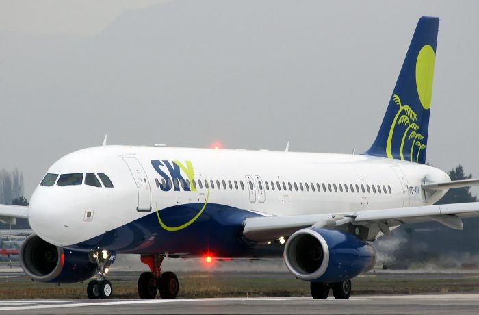 Trabajadores Sky Airlines inician huelga y suspenden vuelos durante 48 horas