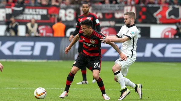 Charles Aránguiz vuelve a la titularidad en goleada del Bayer Leverkusen