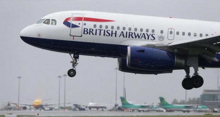 La Policía investiga el choque de un dron contra un avión de British Airways