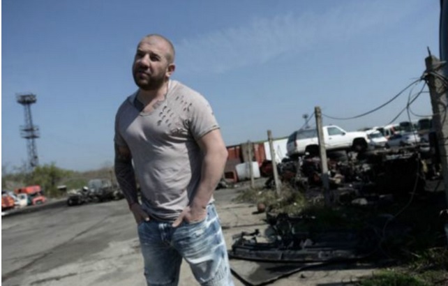 Dinko Valev, el polémico «cazador» búlgaro que persigue inmigrantes con una moto