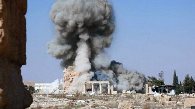 [VIDEO] Realizan réplica del Arco del Triunfo de Palmira destruido por ISIS