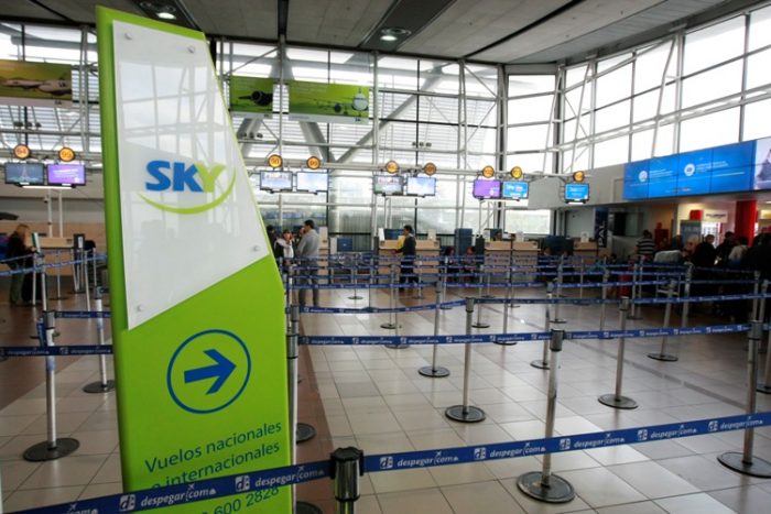 Trabajadores de Sky Airlines extienden huelga hasta el martes