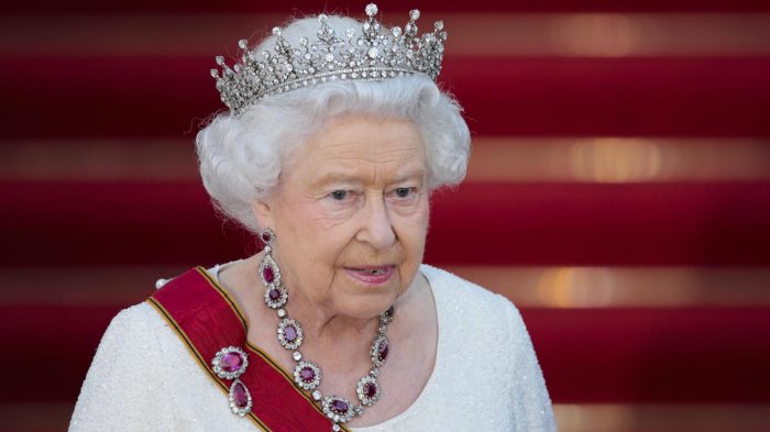 [VIDEO] La reina Isabel II de Inglaterra cumple 90 años