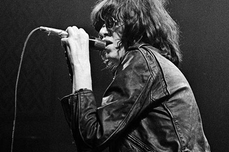 [VIDEO] Un día como hoy, pero hace 15 años, falleció Joey Ramone, vocalista de The Ramones