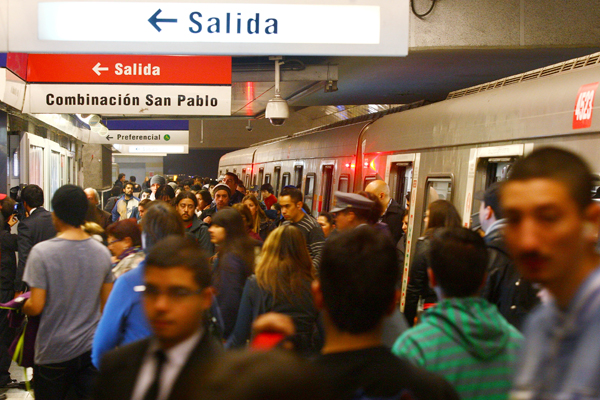 Metro de Santiago anuncia proyecto para ampliar estación Tobalaba y mejorar las conexiones