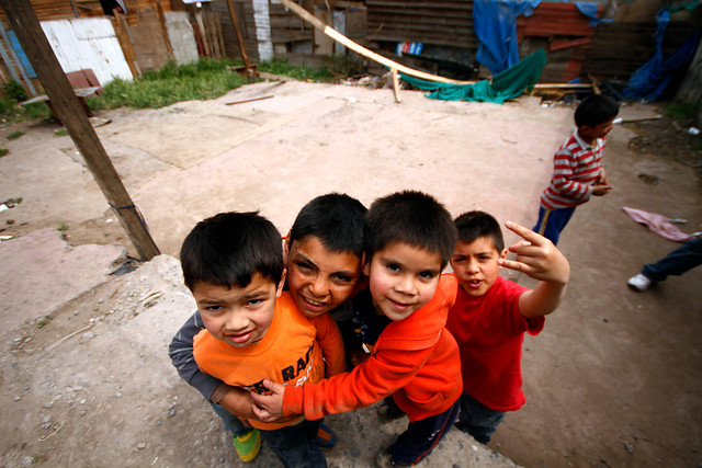 Unicef: «Se nos olvida que los niños son la población más pobre en Chile»
