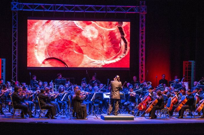 La sinfonía planetaria con que Puerto de Ideas deslumbró en su noche inaugural