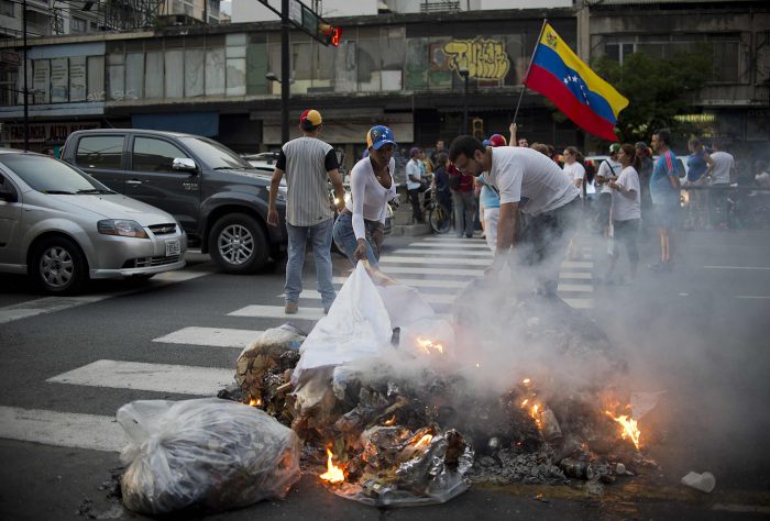 [VIDEO] Crisis total: inflación, escasez de alimentos y racionamiento eléctrico provocan protestas y saqueos en Venezuela