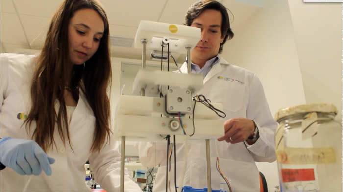 Crean robot que fabrica vasos sanguíneos para by-pass vascular