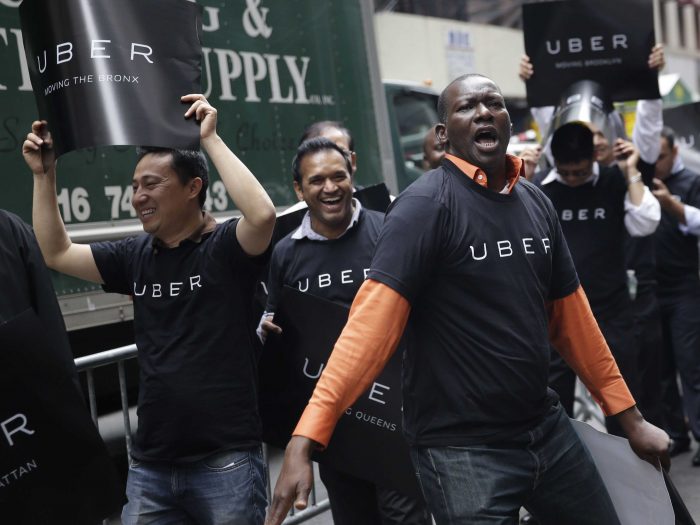 Uber evita demanda en California y contrata formalmente a conductores