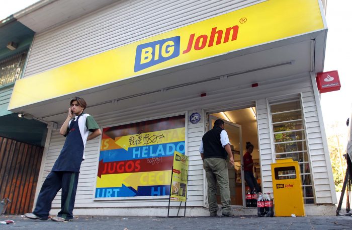Mexicana Femsa redobla su apuesta en Chile: acuerda compra de cadena Big John y suma nuevo negocio en el país